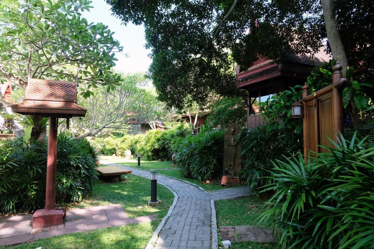 Sugar Hut Resort & Restaurant Pattaya Exterior photo