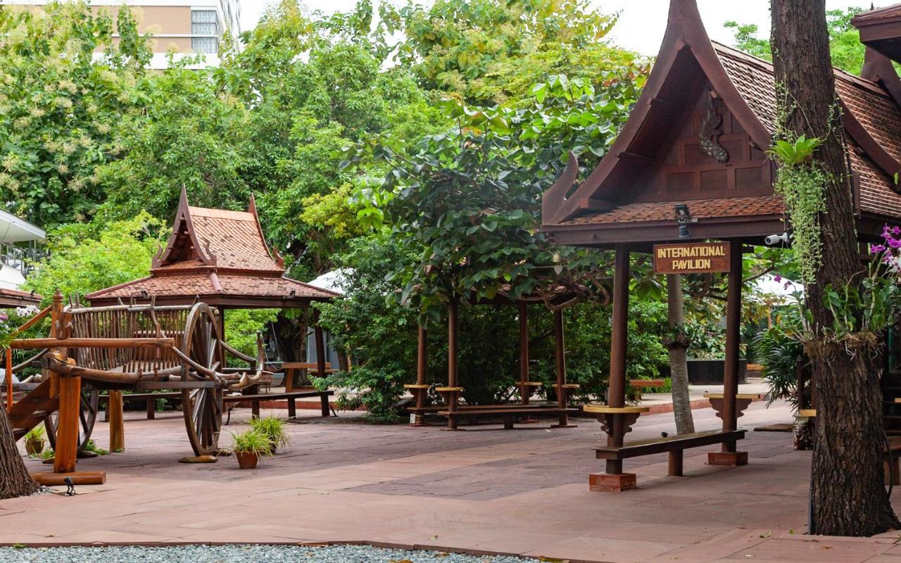 Sugar Hut Resort & Restaurant Pattaya Exterior photo