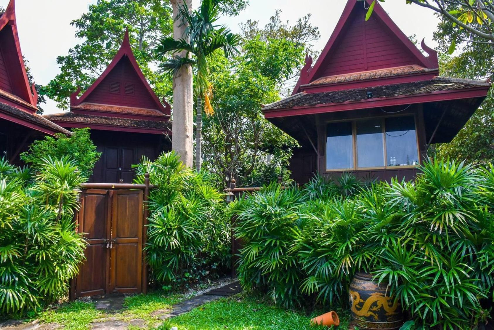 Sugar Hut Resort & Restaurant Pattaya Exterior photo