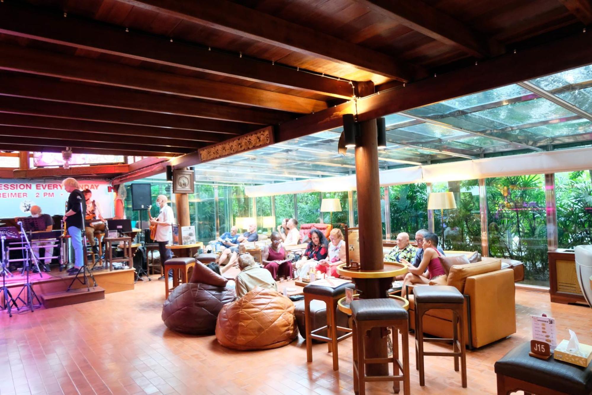 Sugar Hut Resort & Restaurant Pattaya Exterior photo