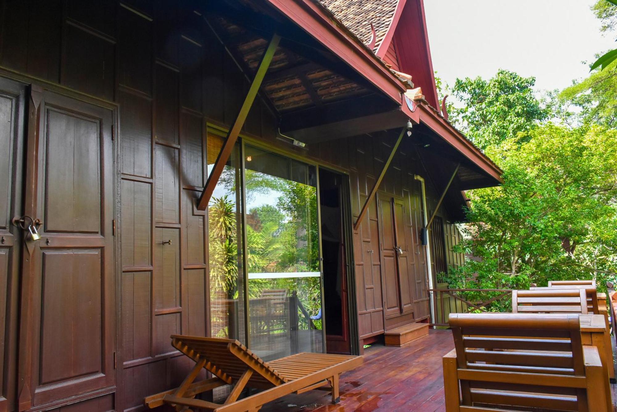 Sugar Hut Resort & Restaurant Pattaya Exterior photo