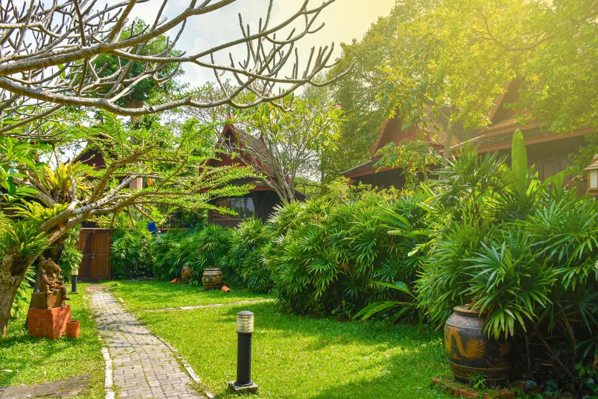 Sugar Hut Resort & Restaurant Pattaya Exterior photo