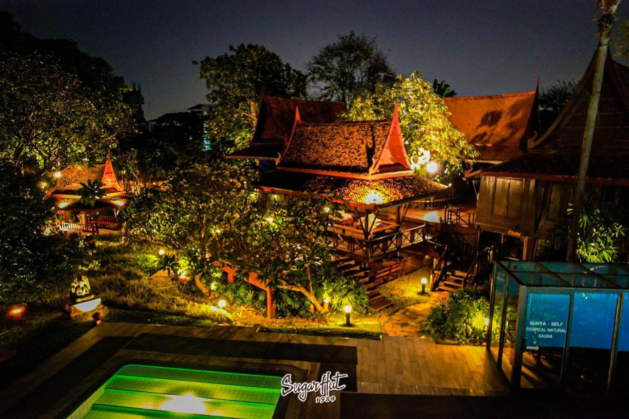 Sugar Hut Resort & Restaurant Pattaya Exterior photo